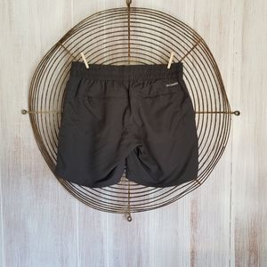 Woman Columbia shorts size XS